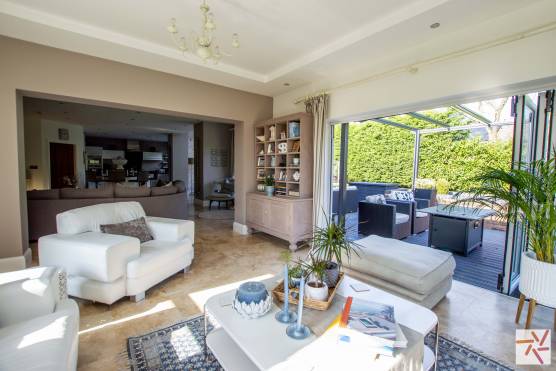 3339C 10 tv commercial location house in Cheshire open plan living area.jpg