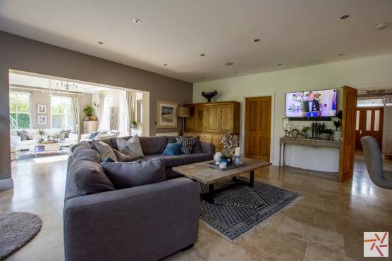 3339C 12 photo shoot location house in Cheshire modern open plan living area.jpg