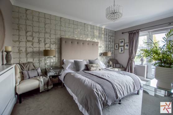 3339C 18 tv drama location house in Cheshire stylish bedroom.jpg