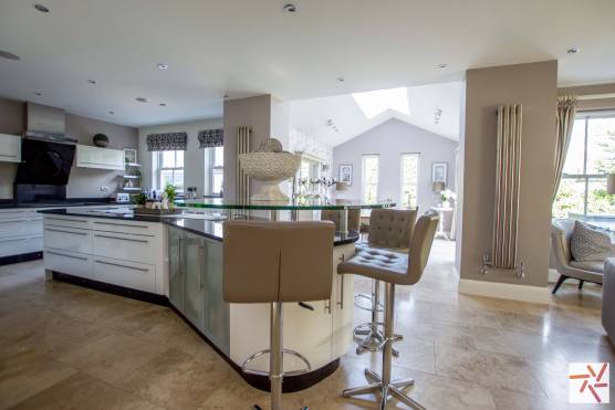 3339C 2 filming location house in Cheshire modern open plan kitchen.jpg