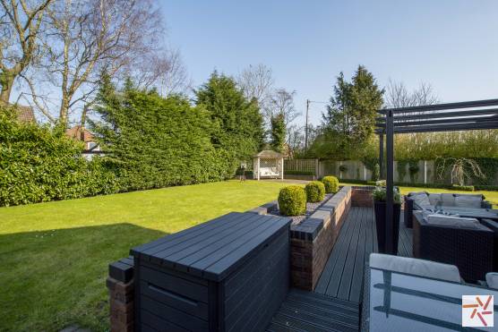 3339C 24 photo shoot location house in Cheshire family garden.jpg