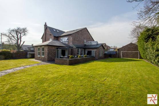 3339C 27 photo shoot location house in Cheshire modern home family garden.jpg
