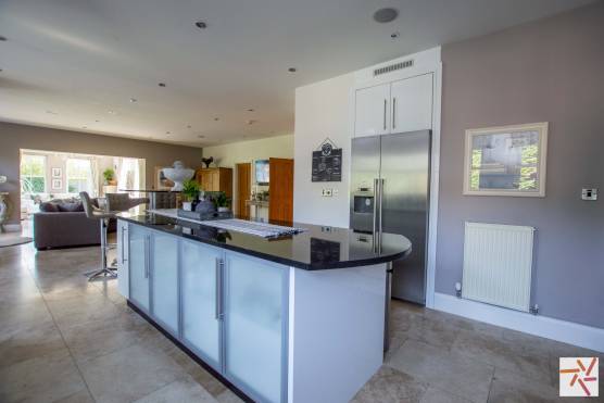 3339C 5 tv drama location house in Cheshire modern open plan kitchen.jpg