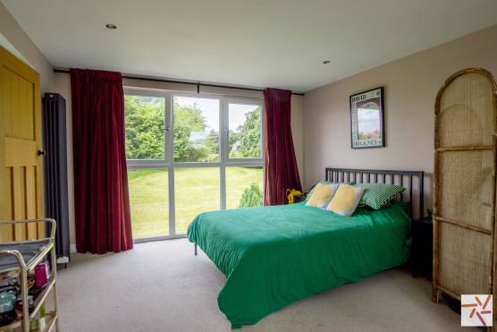 3348W 14 tv commercial location house in Leeds large bedroom with garden view