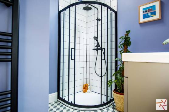 3348W 21 photo shoot location house in Leeds bathroom with large shower