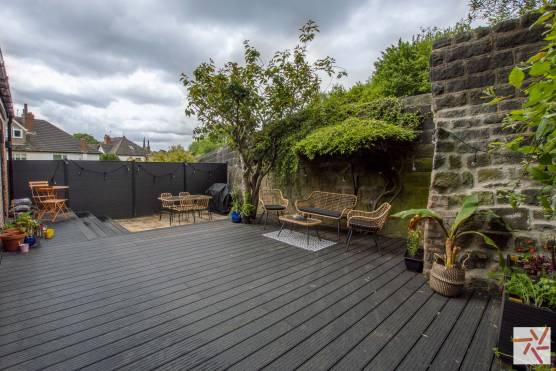 3348W 24 photo shoot location house in Leeds with large garden and decking