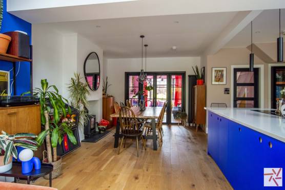 3348W 3 tv drama location house in Leeds open plan blue kitchen