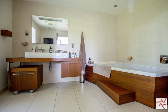 3351C 23 tv commercial location house in Cheshire stylish bathroom.jpg