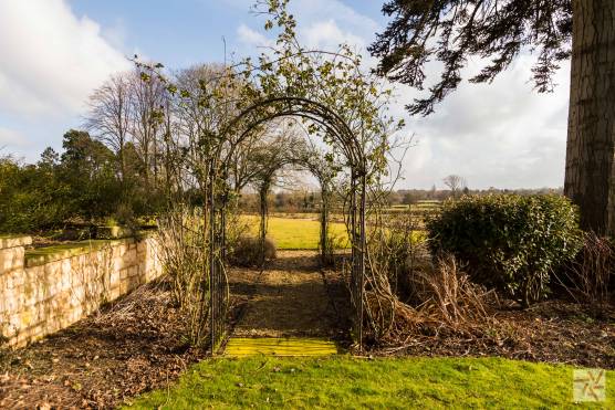 3124N 29 photo shoot location in north yorkshire stunning garden