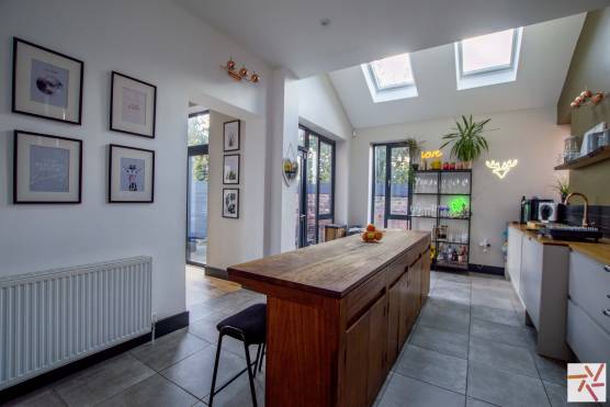 3373V 4 tv commercial location house in Merseyside family home with large family kitchen