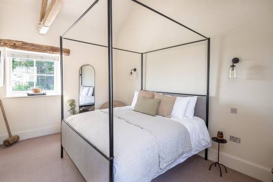 3419N 11 photo shoot location house in North Yorkshire large stylish bedroom