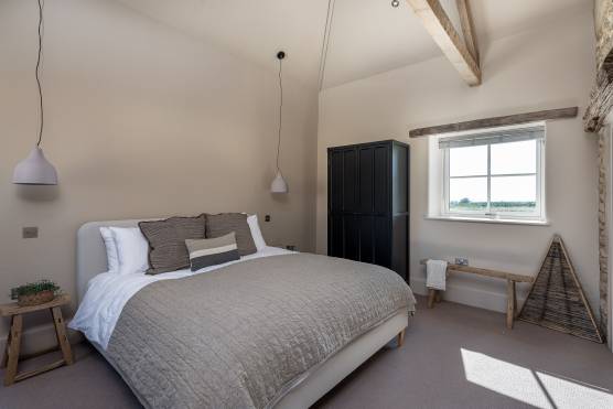 3419N 13 tv drama location house in North Yorkshire large stylish bedroom