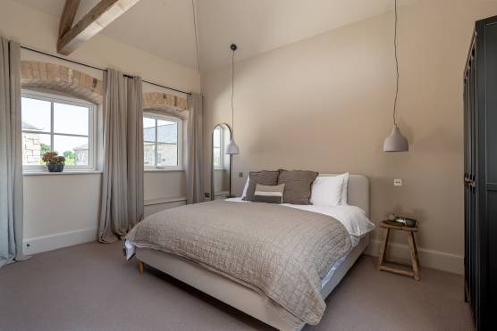 3419N 14 tv shoot location house in North Yorkshire large stylish bedroom