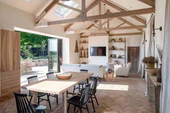 3419N 4 tv drama location house in North Yorkshire stylish rustic living romo