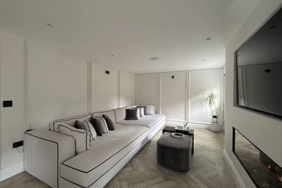 3423C 17 tv shoot location house in Cheshire large contemporary family home with stylish living area