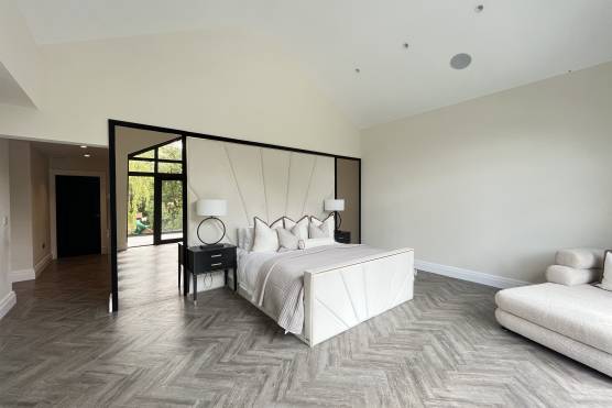 3423C 18 tv drama location house in Cheshire large contemporary family home with stylish bedroom