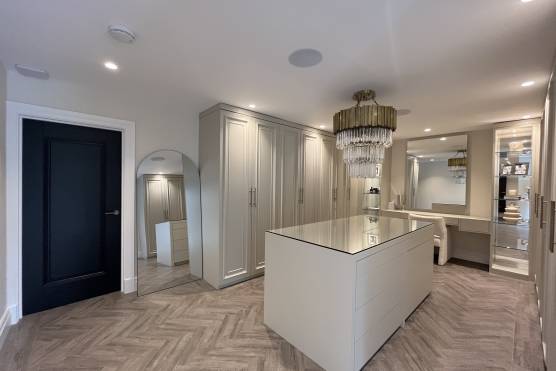 3423C 23 tv drama location house in Cheshire large contemporary family home with stylish dressing room