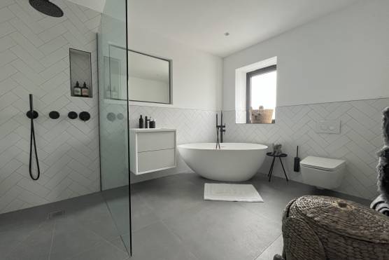 3423C 30 filming location house in Cheshire large contemporary family home with stylish bathroom