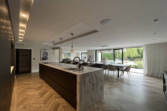 3423C 7 tv shoot location house in Cheshire large contemporary family home with stylish open plan kitchen