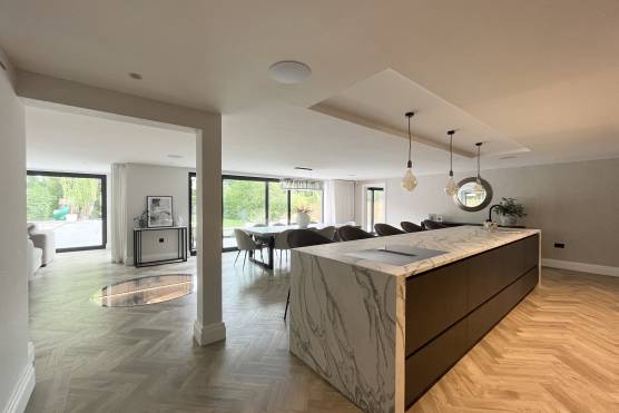 3423C 8 tv drama location house in Cheshire large contemporary family home with stylish open plan kitchen