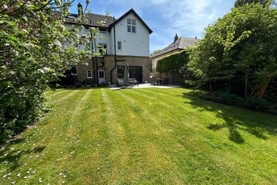 3430W 36 photo shoot location house in Leeds garden.jpg