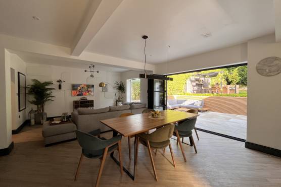3436C 10 tv commercial location house in Cheshire stylish open plan dining area with bi fold doors