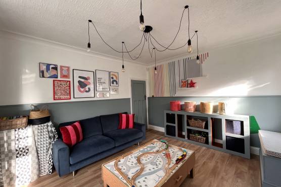 3436C 14 tv drama location house in Cheshire large living area
