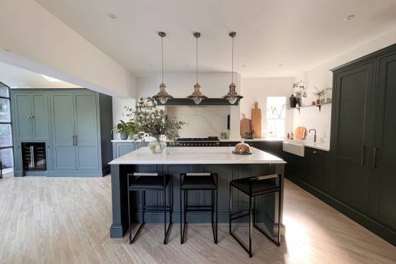 3436C 2 filming location house in Cheshire stylish open plan green kitchen
