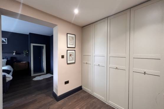 3436C 21 photo shoot location house in Cheshire large dark bedroom with dressing room