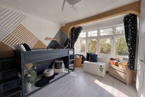 3436C 23 tv shoot location house in Cheshire large kids bedroom