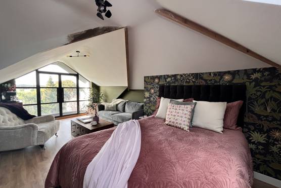 3436C 26 photo shoot location house in Cheshire large bedroom
