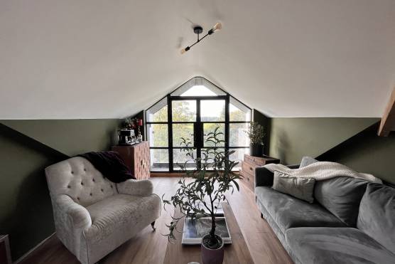 3436C 27 filming location house in Cheshire large bedroom