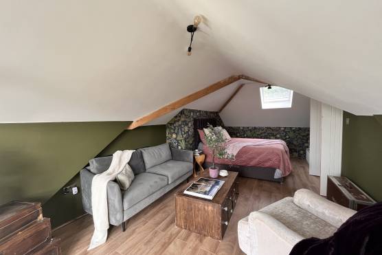 3436C 28 tv shoot location house in Cheshire large bedroom