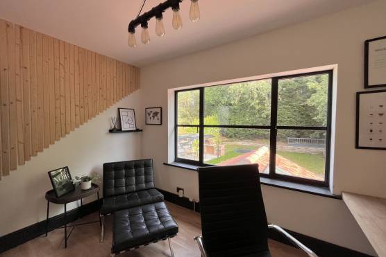3436C 33 tv shoot location house in Cheshire large office space