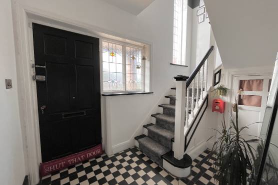 3436C 36 photo shoot location house in Cheshire large entryway and staircase