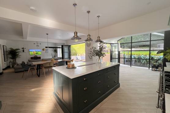 3436C 4 tv drama location house in Cheshire stylish open plan green kitchen