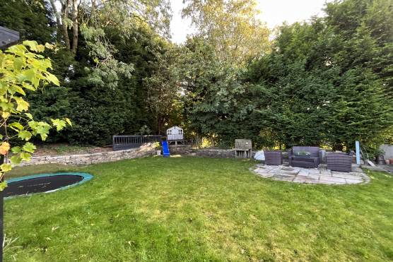3436C 40 tv commercial location house in Cheshire large garden and patio area
