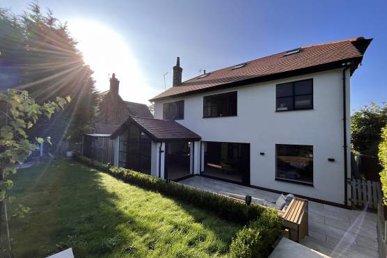 3436C 42 filming location house in Cheshire large garden