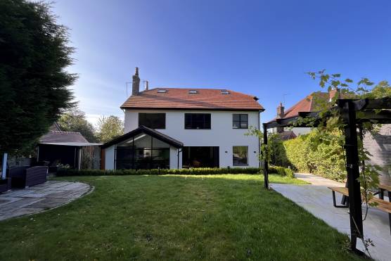 3436C 43 tv shoot location house in Cheshire large garden and patio area