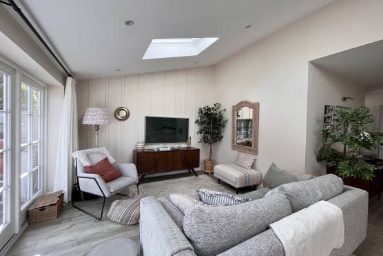 3437C 10 filming location house in Cheshire stylish open plan kitchen and living area