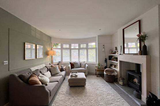 3437C 13 tv drama location house in Cheshire large stylish living room