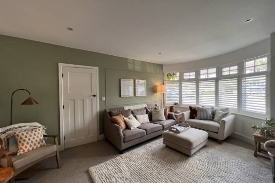 3437C 14 tv commercial location house in Cheshire large stylish living room