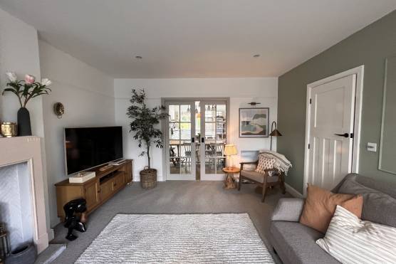 3437C 15 filming location house in Cheshire large stylish living room