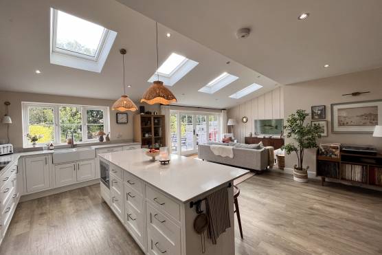 3437C 2 tv shoot location house in Cheshire stylish open plan kitchen