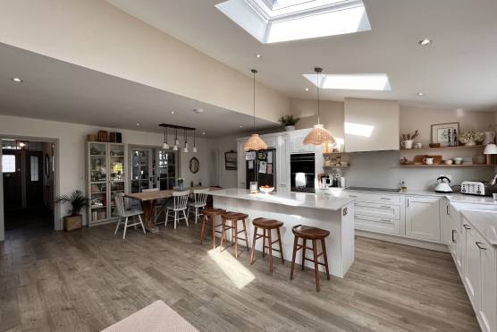 3437C 3 tv drama location house in Cheshire stylish open plan kitchen