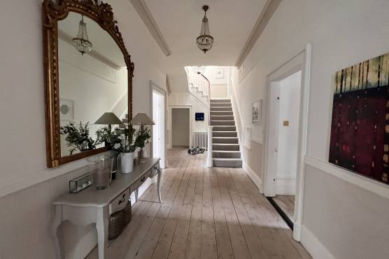 3438C-1-photo-shoot-location-house-in-Cheshire-period-property-elegant-staircase.JPG