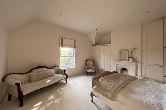 3438C 30 filming location house in Cheshire period property bedroom.jpg