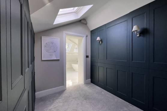 3438C 37 tv drama location house in Cheshire walk in wardrobe.JPG