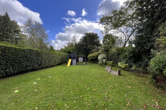 3438C 42 filming location house in Cheshire period property garden.JPG