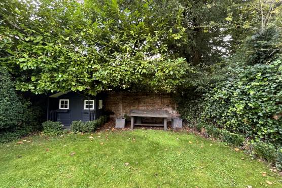 3438C 45 tv commercial location house in Cheshire garden.JPG